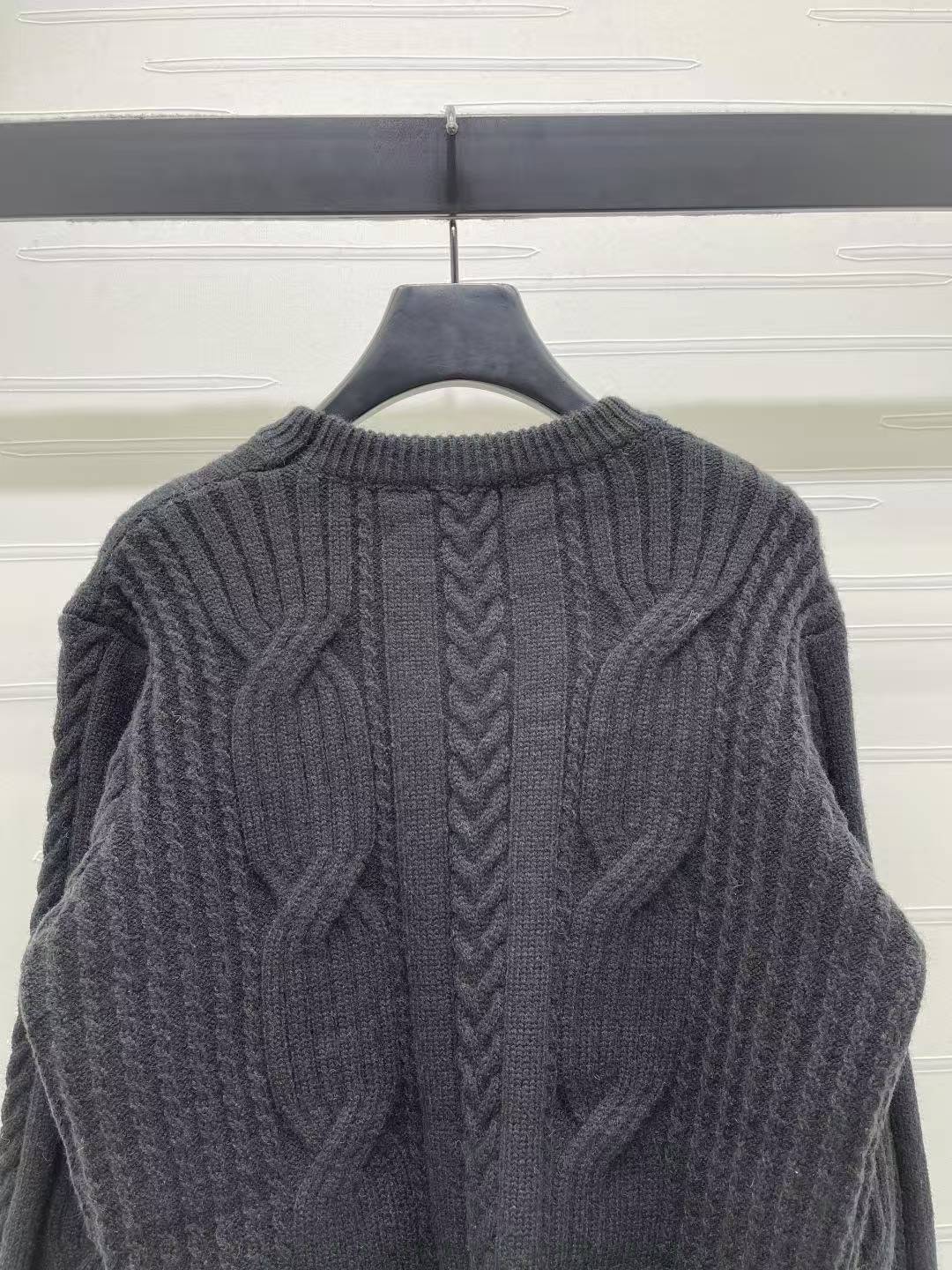 CC 26SS Round-neck knitted sweater with logo