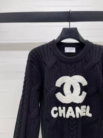 CC 26SS Round-neck knitted sweater with logo