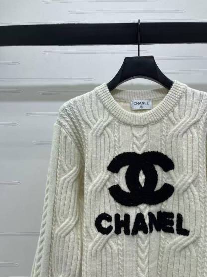 CC 26SS Round-neck knitted sweater with logo