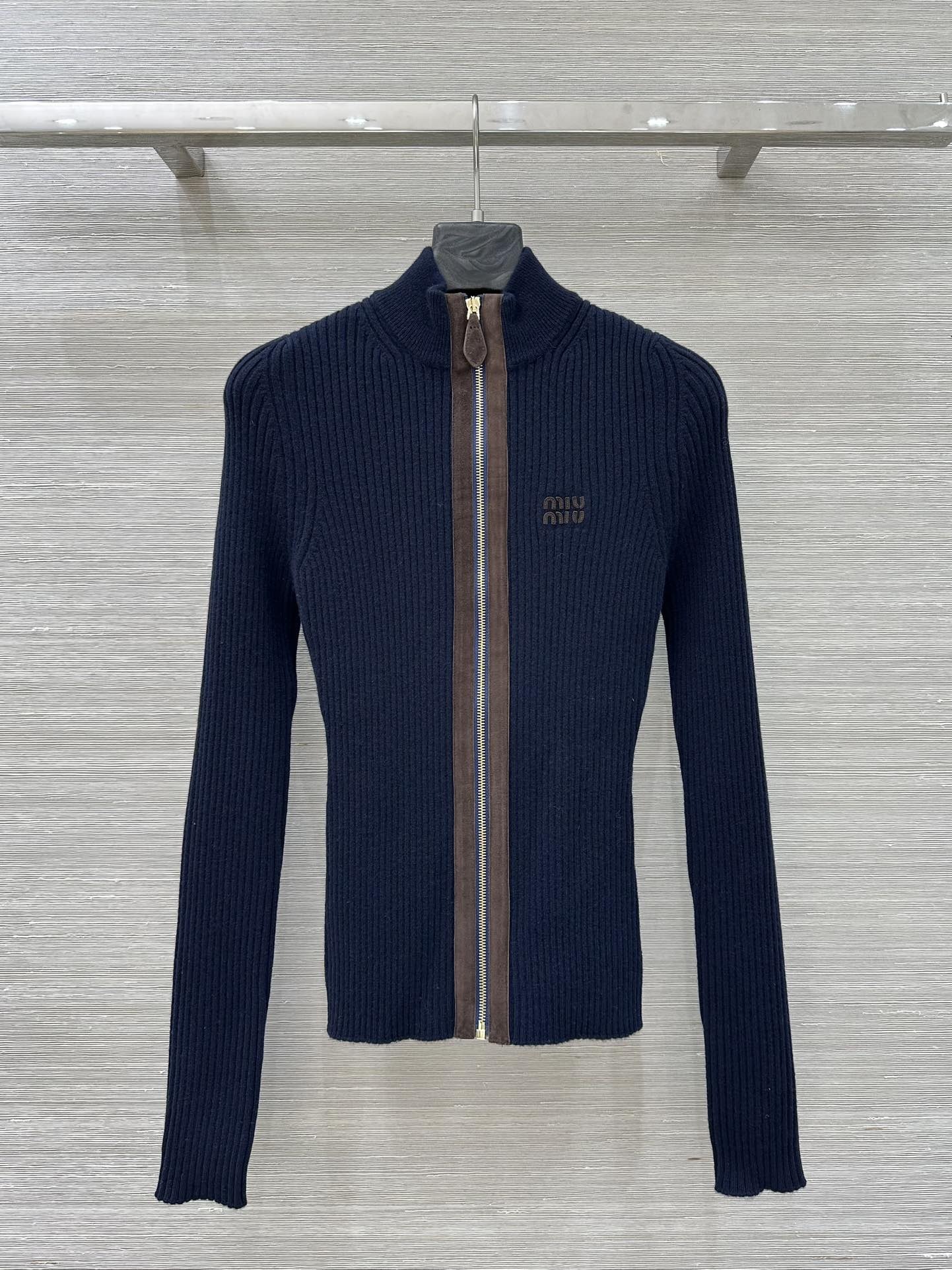 MM 26SS  Frosted edging, half-zipper, small stand collar, knitted