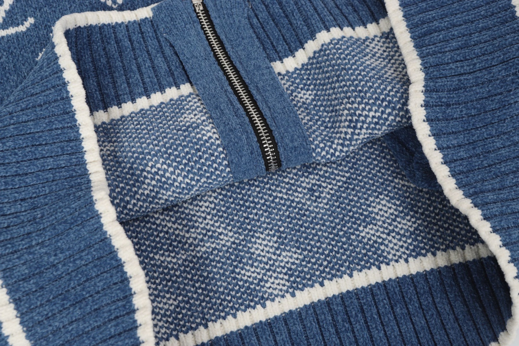 1V Knitted stand collar cardigan