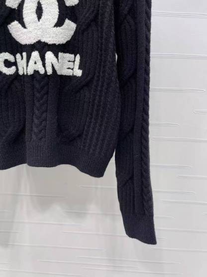 CC 26SS Round-neck knitted sweater with logo