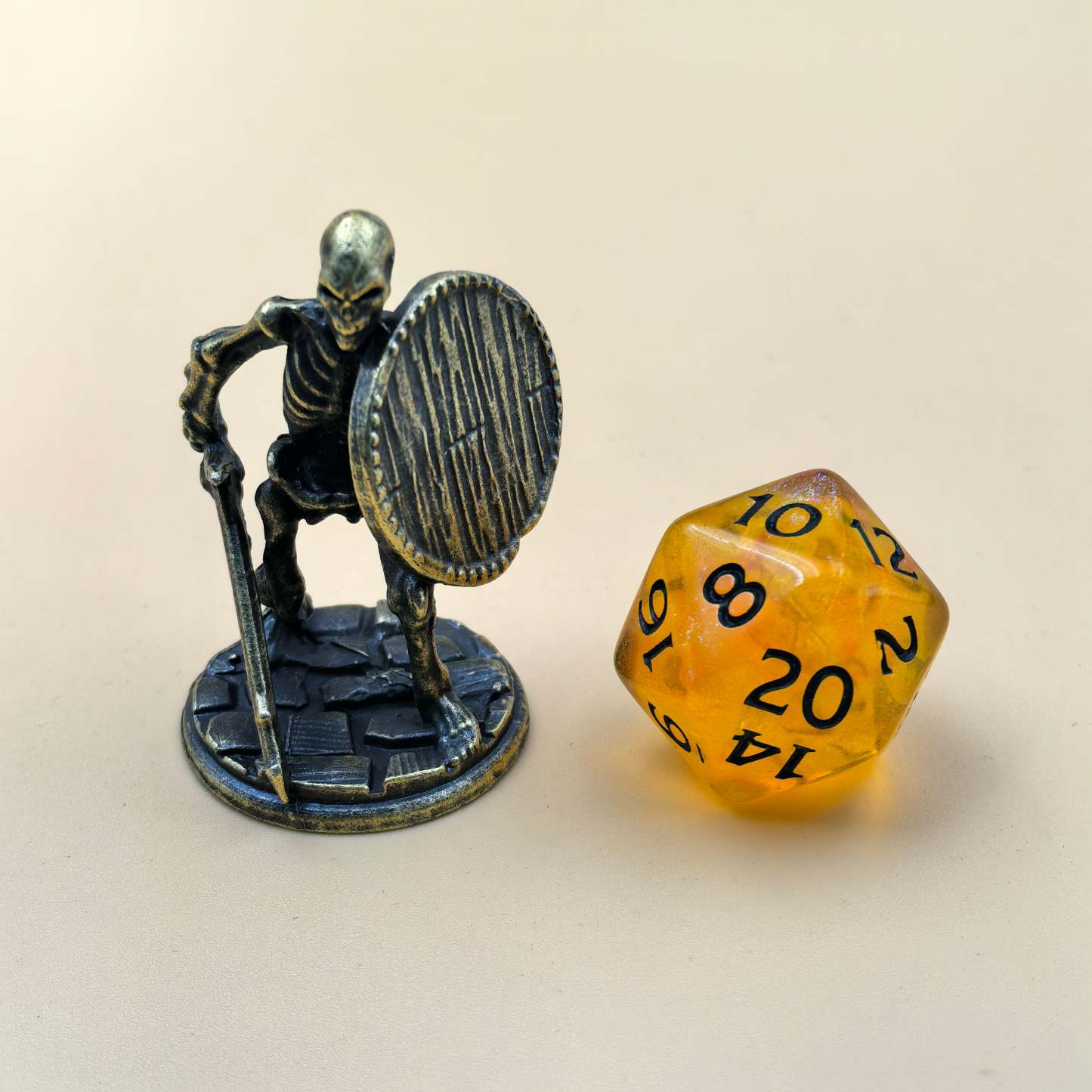 Undead skeleton warrior miniature + Mystery D20