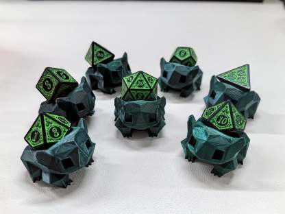 Bulbasaur D20 Dice Guardian + Mystery D20 (Random Color)