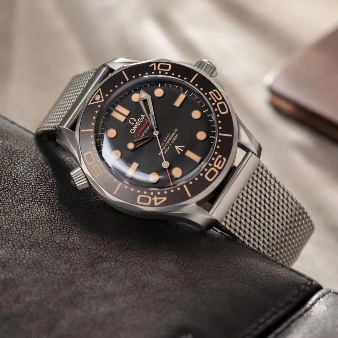 OM138 OMEGA Seamaster Diver 300m James Bond 007 210.90.42.20.01.001