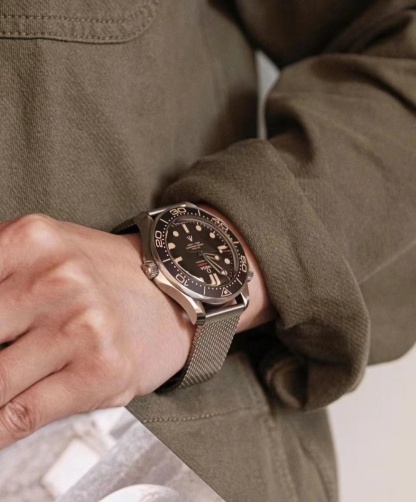 OM138 OMEGA Seamaster Diver 300m James Bond 007 210.90.42.20.01.001