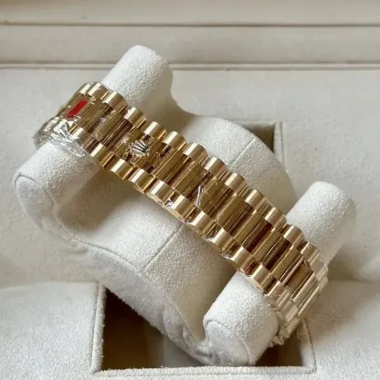 RL058 Day-Date 40 With Green Lacquered Dial 228238