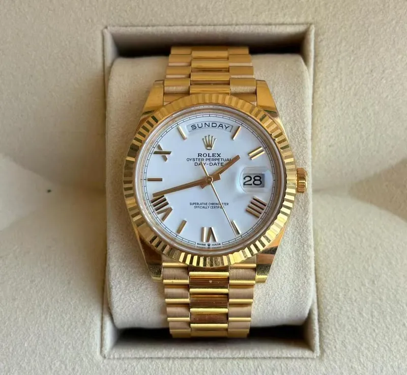 RL034  Day-Date 40 Presidential White dial, Fluted Bezel, President bracelet, Yellow gold Watch