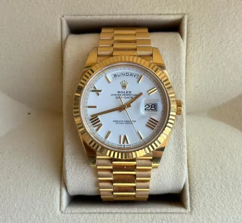 RL034  Day-Date 40 Presidential White dial, Fluted Bezel, President bracelet, Yellow gold Watch