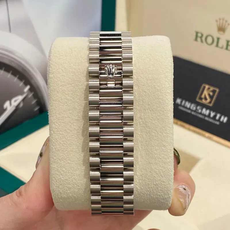 RL054  Day-Date 40 Presidential Olive green dial, Fluted Bezel, President bracelet, White gold Watch