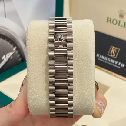 RL054  Day-Date 40 Presidential Olive green dial, Fluted Bezel, President bracelet, White gold Watch