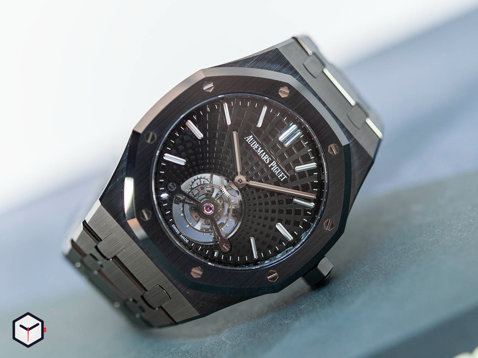 AP208  Royal Oak Tourbillon Extra Thin Black Ceramic 26522CE.OO.1225CE.01