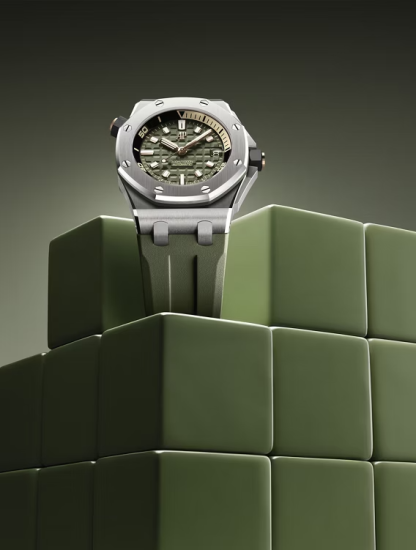 AP294  Royal Oak Offshore Diver Stainless Steel Khaki Green Dial 15720ST.OO.A052CA.01