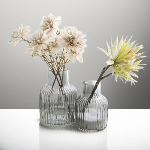 Einfache mittelgroße Vase aus mattiertem Klarglas