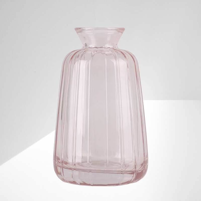 Nordische einfache transparente kleine Vase aus Reliefglas