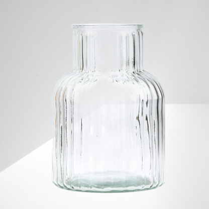 Einfache mittelgroße Vase aus mattiertem Klarglas