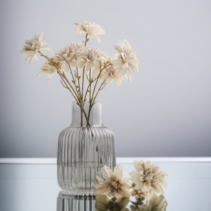 Einfache mittelgroße Vase aus mattiertem Klarglas