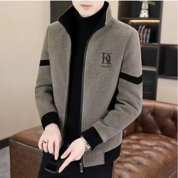 Herrenjacke aus Wolle mit Fellfutter in Colour-Block-Optik, Dieser Mantel fühlt sich an wie ein Saunabesuch