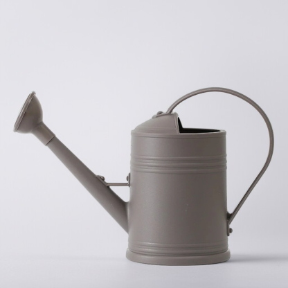 Gartenarbeit und landwirtschaft bewässerung artefakt gießkanne