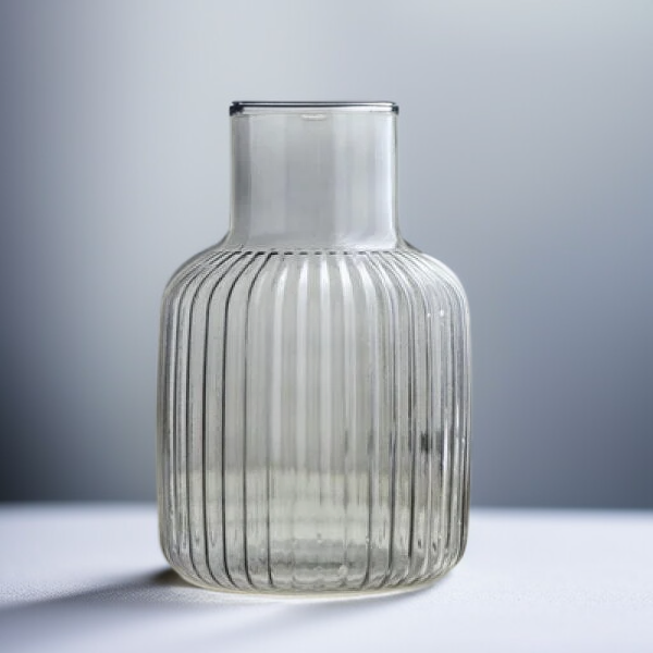 Einfache mittelgroße Vase aus mattiertem Klarglas