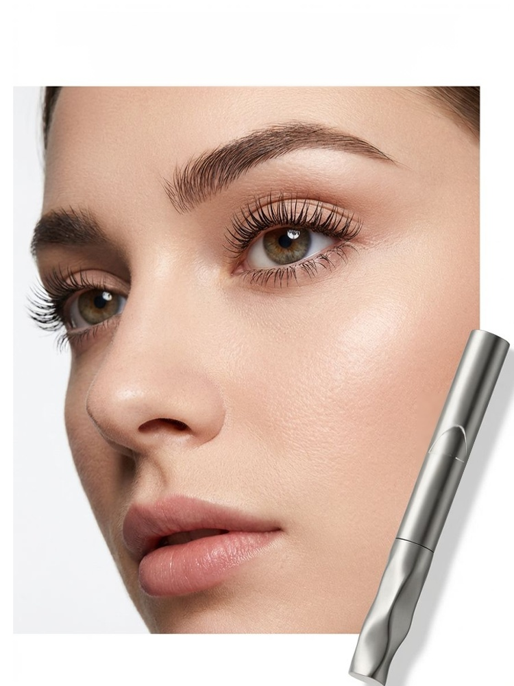 Waterproof, well-defined, naturally voluminous mascara
