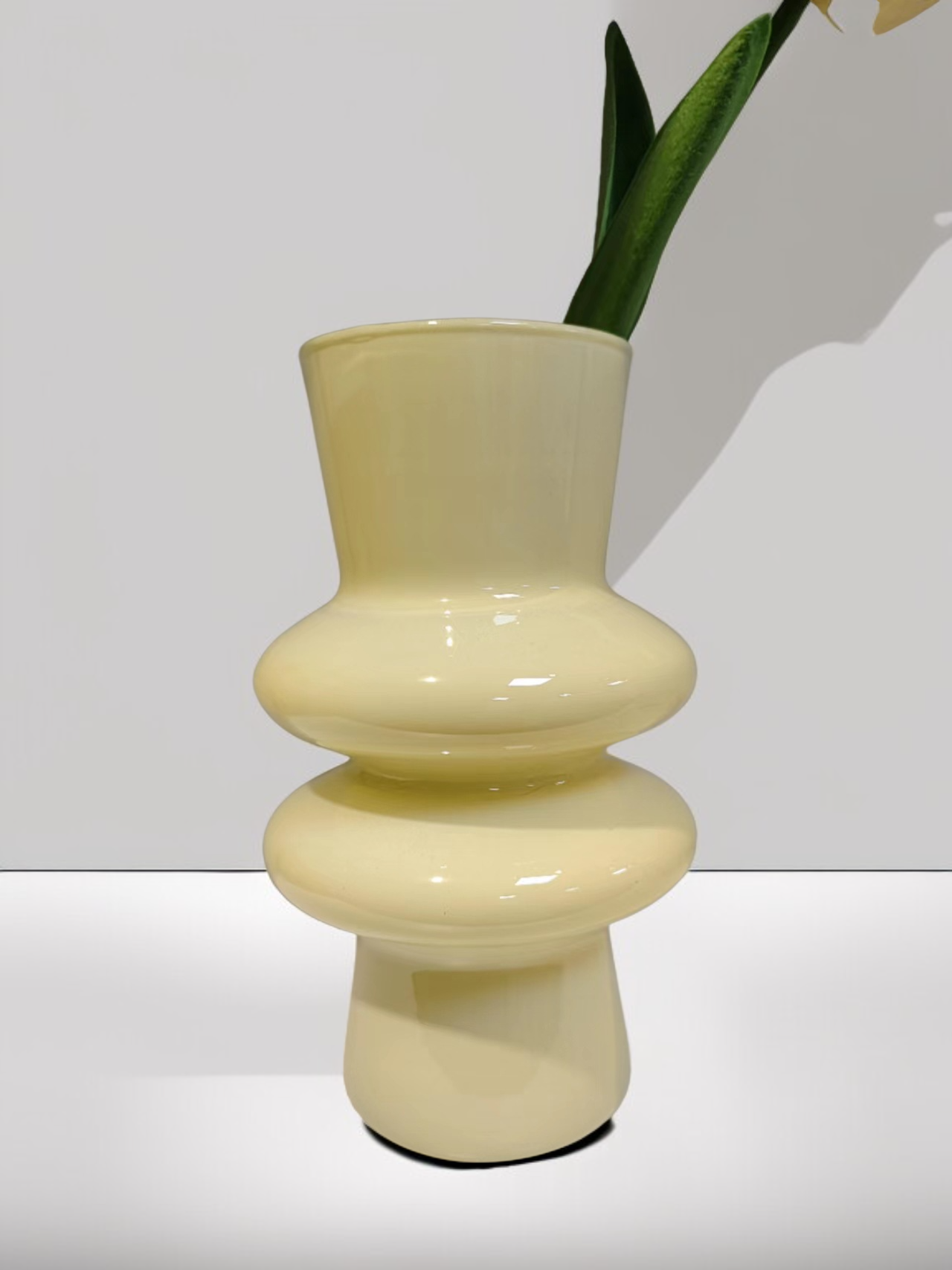 High-end vintage Fenton cream vase