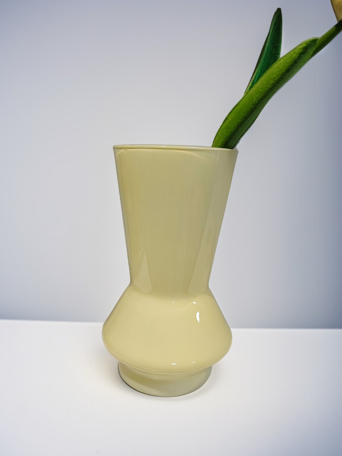 High-end vintage Fenton cream vase