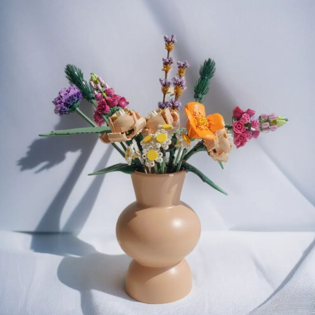 High-end vintage Fenton cream vase