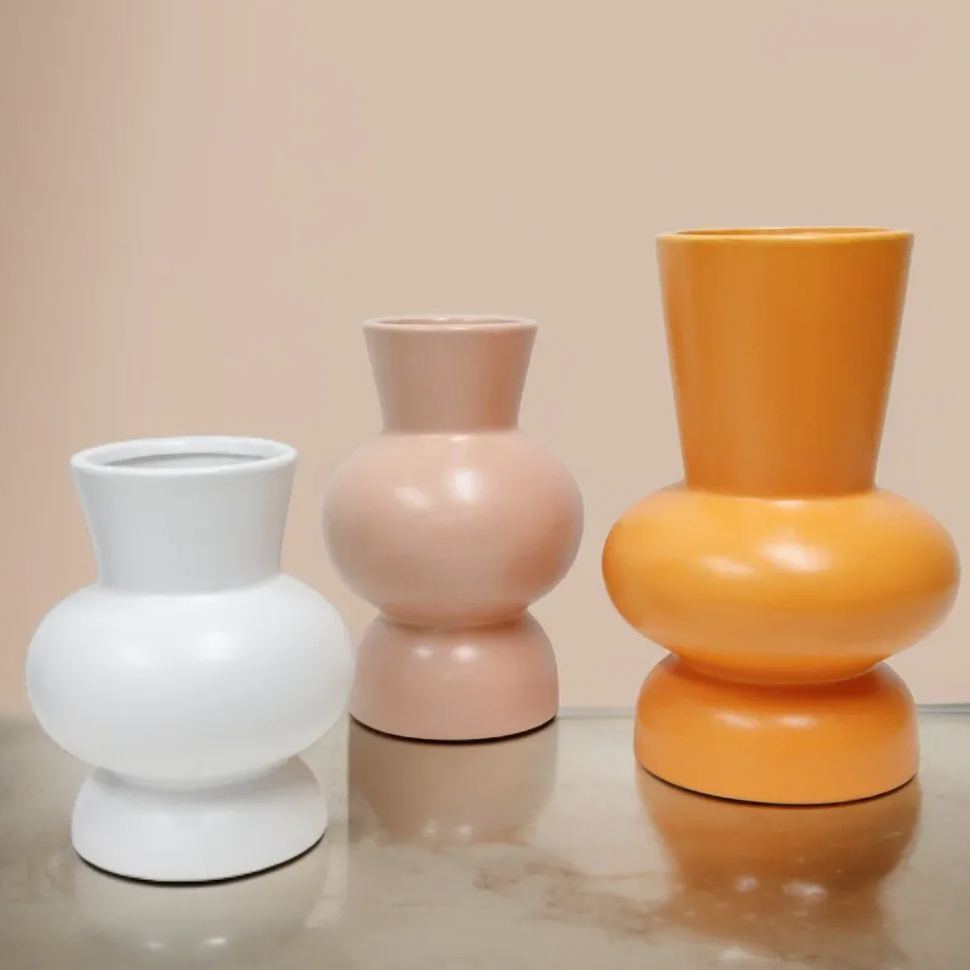 High-end vintage Fenton cream vase