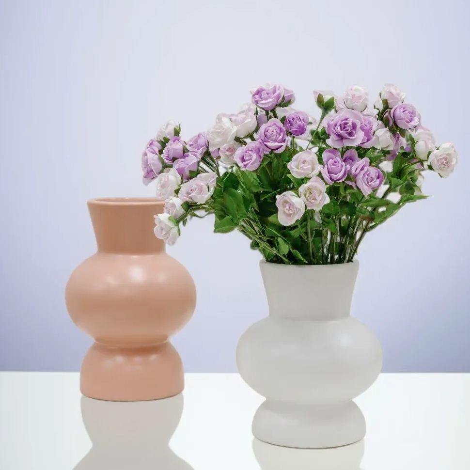 High-end vintage Fenton cream vase