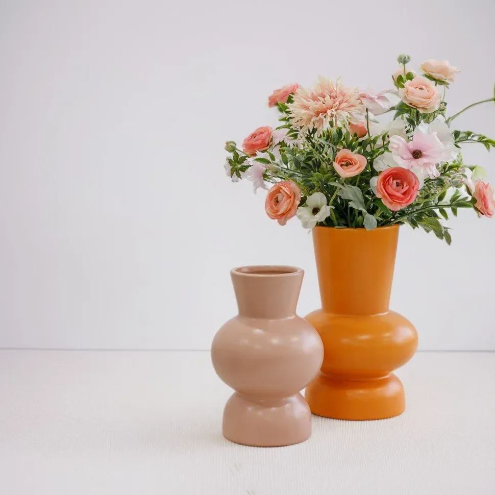 High-end vintage Fenton cream vase