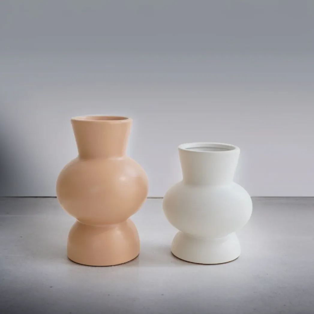 High-end vintage Fenton cream vase