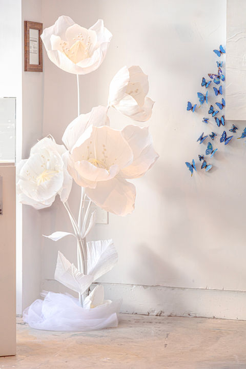 All White Artistic Flower Decoration