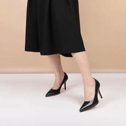 Woman pairing nude pointed toe pumps with office outfit