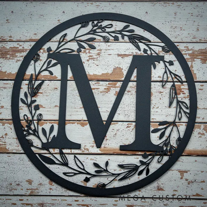 Personalized Metal Monogram Wall Decor Floral Wreath Letter Sign Unique Farmhouse Style Wall Art Perfect for Home Decoration Gift