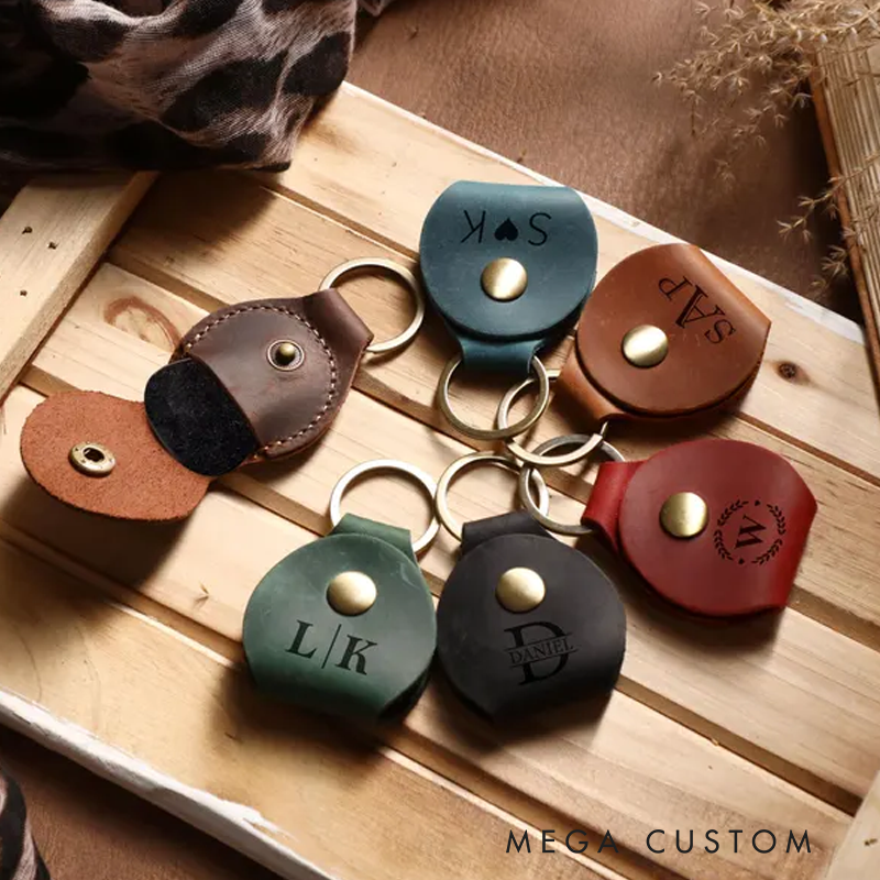 Personalized Leather Guitar Pick and Silver Commemorative Coins Custom Guitar Pick Key Fob Guitar Player Gift Case Guitar Pick Keychain