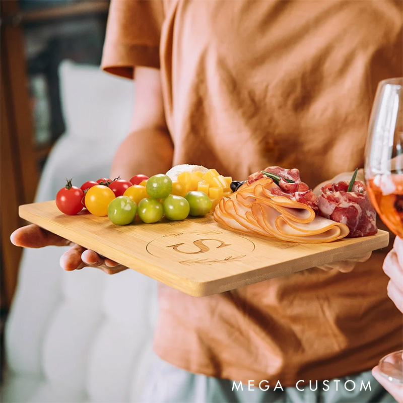 Personalized Engraved Garland Initial Charcuterie Cutting Board with Handle Wooden Bread Serving Board Cutting for Baking Lover Gift