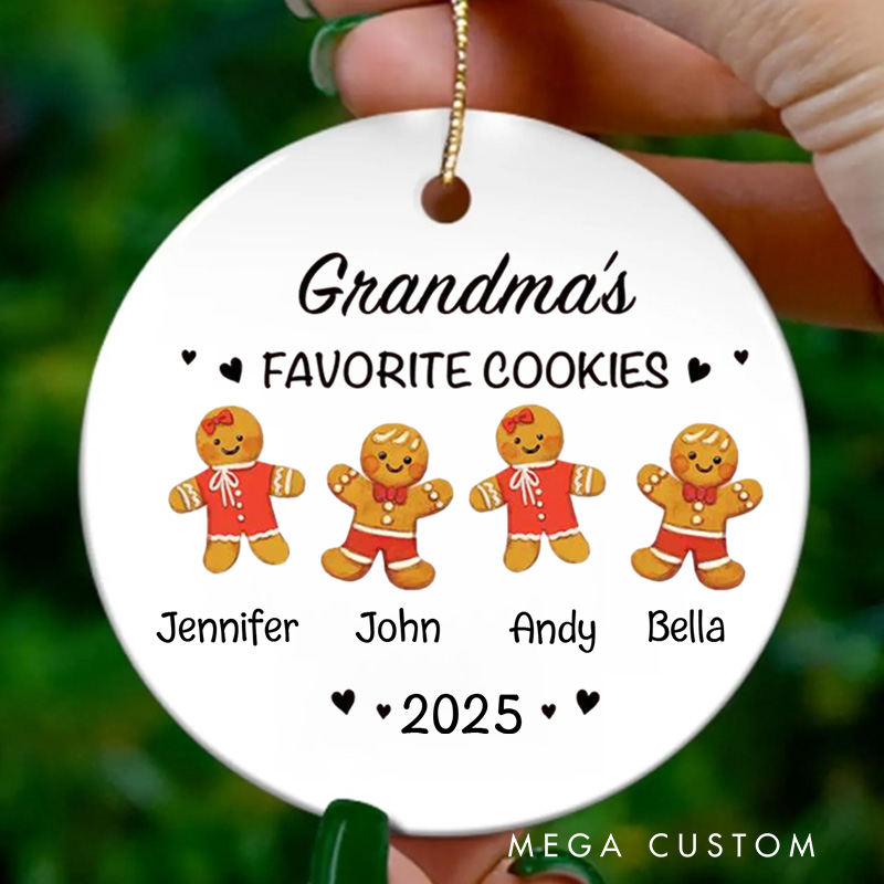Personalized Grandma's Favorite Cookie with Grandkids’ Name Christmas Ornament Gingerbread Ornament with Name Xmas Tree Decor for Baker 2025 Xmas Gift