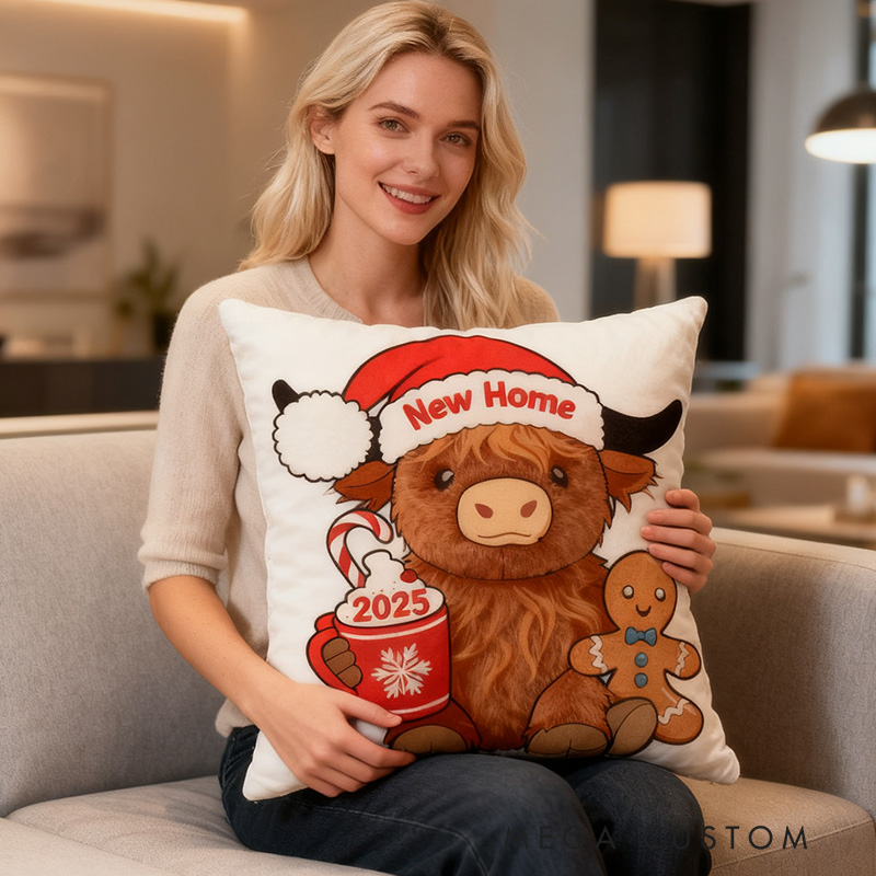 Personalized Christmas Pillow Highland Cow Design Cozy Decorative Cushion with New Home Theme Perfect Holiday Gift for 2025 Festivities