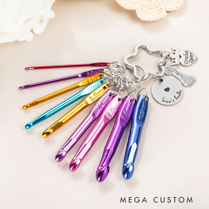 Personalized Crochet Queen Colorful Portable Mini Crochet Hooks Keychain with Engraved Text Outdoor Essentials Birthday Gift for Women Craft Lovers