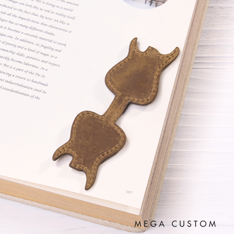 Personalized Leather Guitar Bookmark Custom Name Engraved Page Marker Perfect Gift for Music Lovers and Readers Unique Rock‑Style Book Accessory Guitar Accessories Gifts for Him