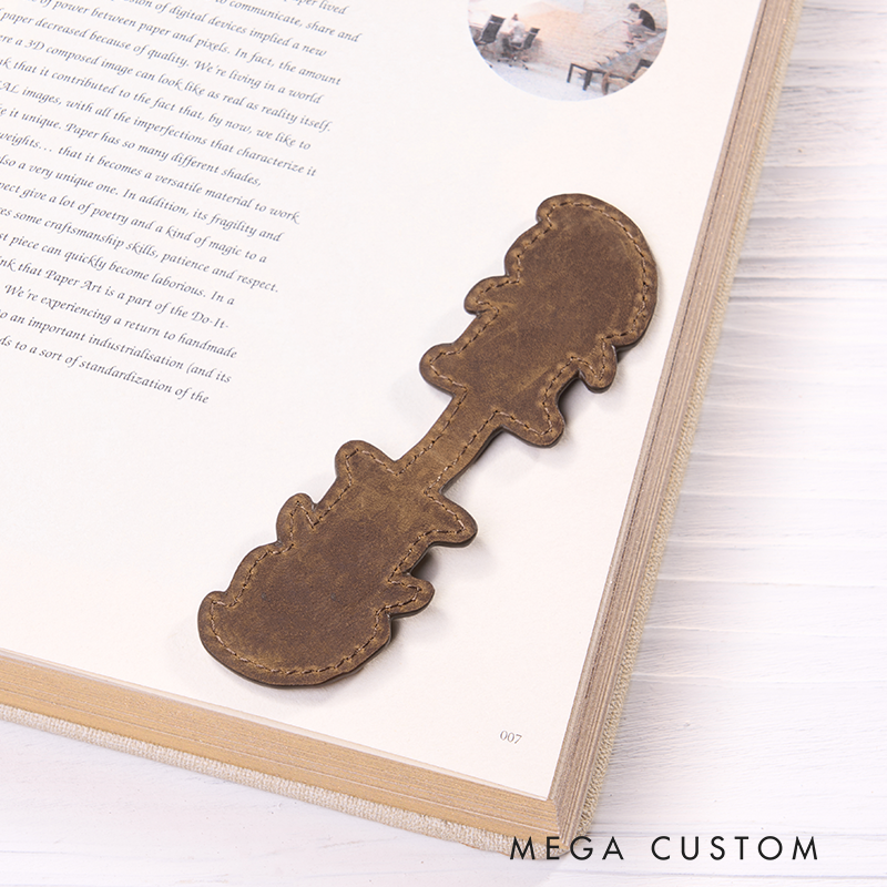 Personalized Leather Bookmark Chainsaw Shaped Bookmark Custom Name Engraved Page Marker Unique Gift for Horror Fans and Readers, Handmade Rustic Leather Accessory