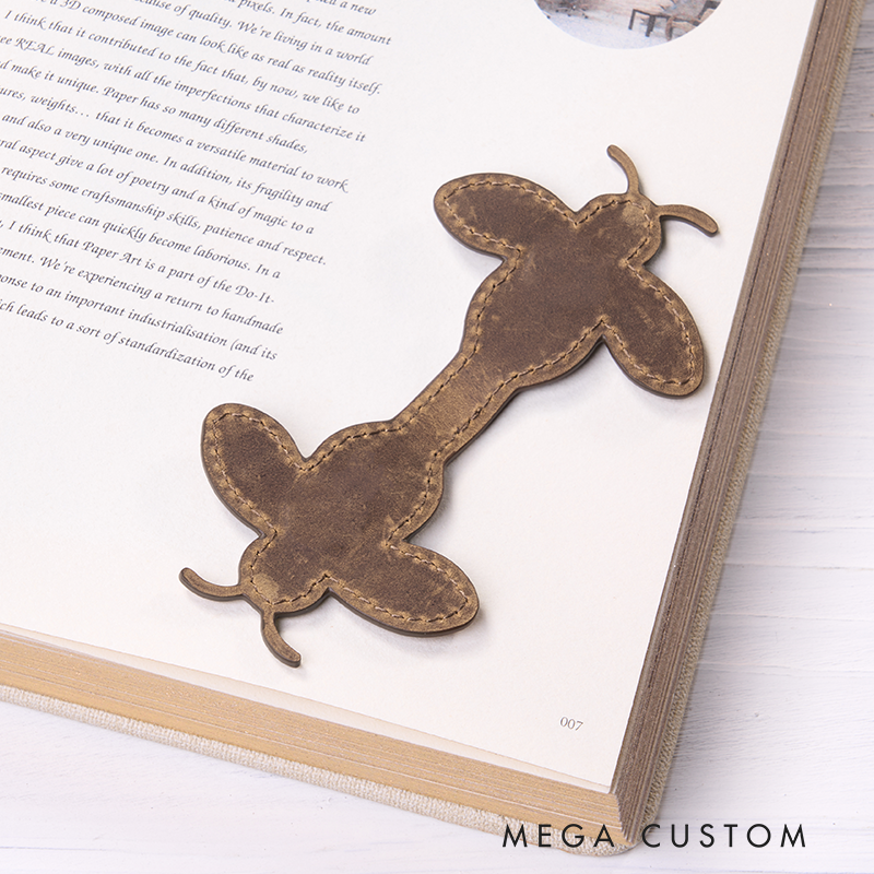 Personalized Leather Bookmark Bee Shaped Bookmark Magnetic Bookmark Custom Name Engraved Page Marker Gift for Nature Lovers and Readers Unique Handmade Leather Accessory