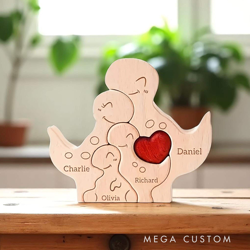 Personalized Wood Dinosaur Figurine Cuddling Decoration Hand-Carved Dinosaur for Family Keepsake Gifts