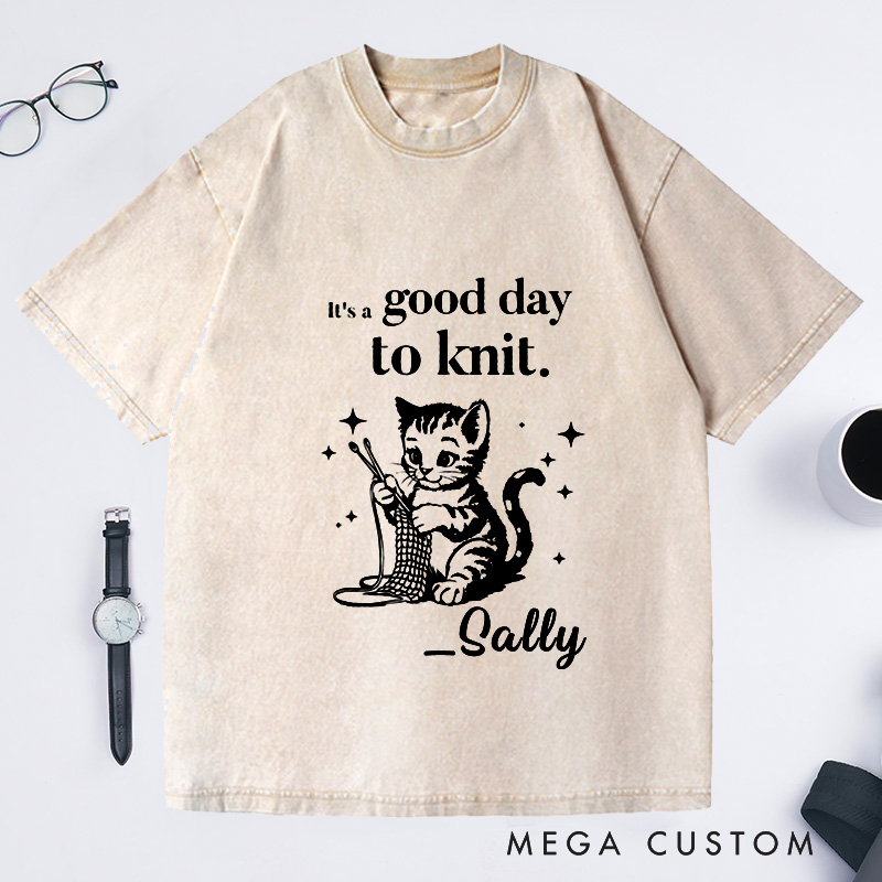 Personalized It’s a Good Day to Knit Cute Knitting Cat Washed T-Shirts Gift for Knitter Retro Yarn Lover Tee Cat Mom T-Shirt Clothing for Women