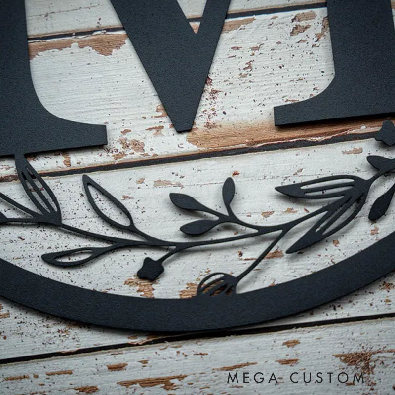 Personalized Metal Monogram Wall Decor Floral Wreath Letter Sign Unique Farmhouse Style Wall Art Perfect for Home Decoration Gift