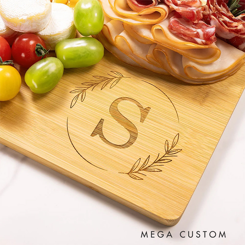 Personalized Engraved Garland Initial Charcuterie Cutting Board with Handle Wooden Bread Serving Board Cutting for Baking Lover Gift