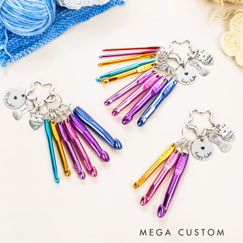 Personalized Crochet Queen Colorful Portable Mini Crochet Hooks Keychain with Engraved Text Outdoor Essentials Birthday Gift for Women Craft Lovers