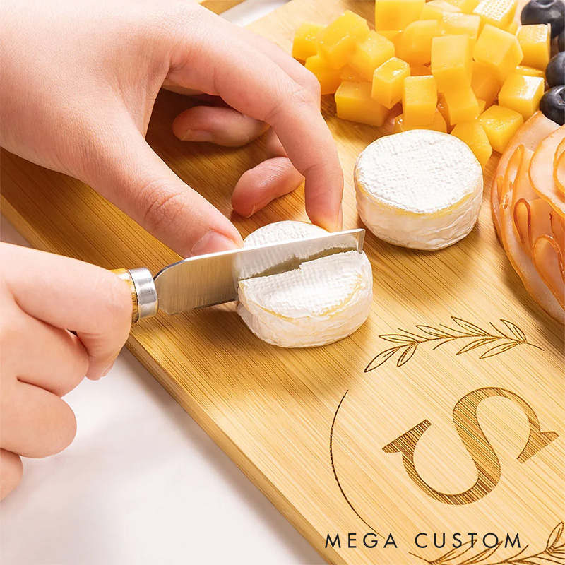 Personalized Engraved Garland Initial Charcuterie Cutting Board with Handle Wooden Bread Serving Board Cutting for Baking Lover Gift