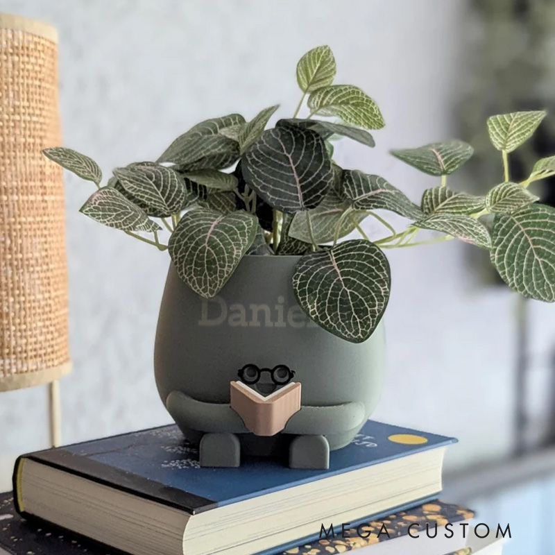 Personalized Reading Planter Pots Cozy Plant Pot Reading Flower Vase Bookworm Planter Happy Face Flower Pot Christmas Gift for Book Lover Reader